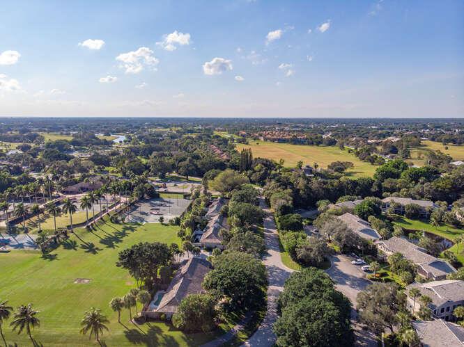 GOLF AND TENNIS VILLAGE P - Residential
