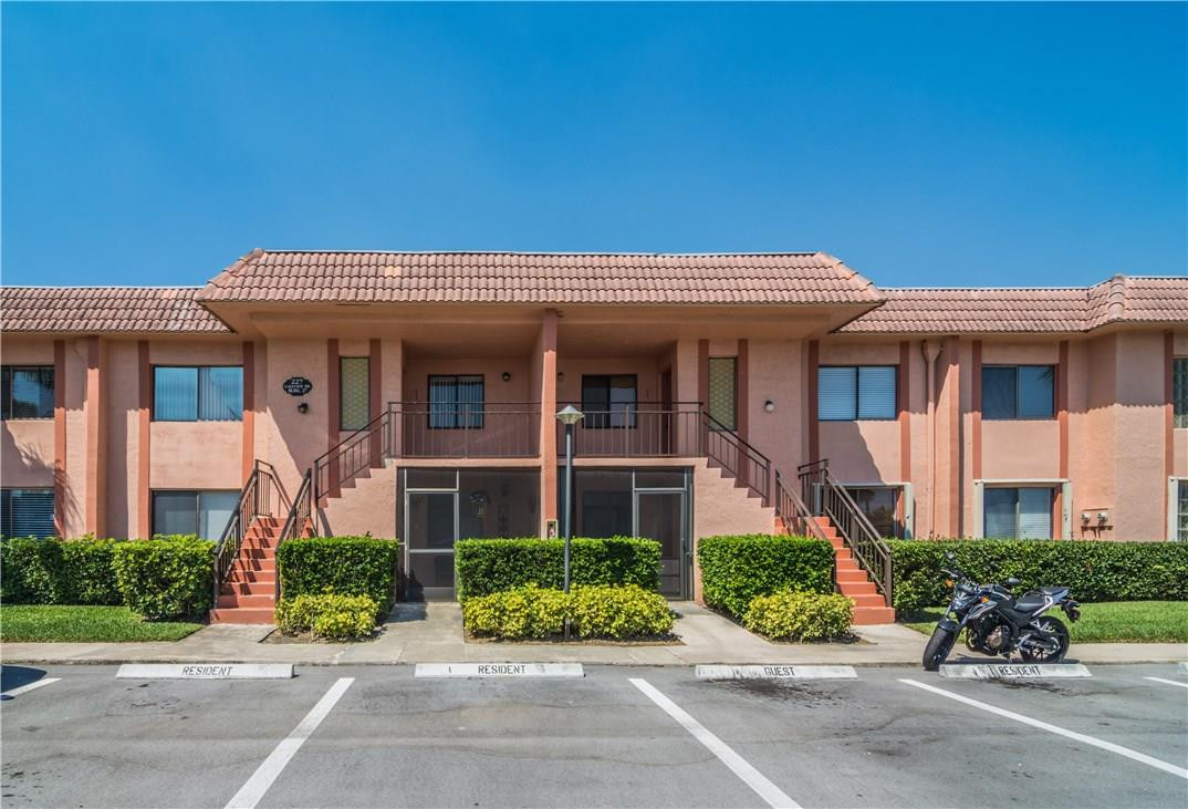 Racquet Club - Residential