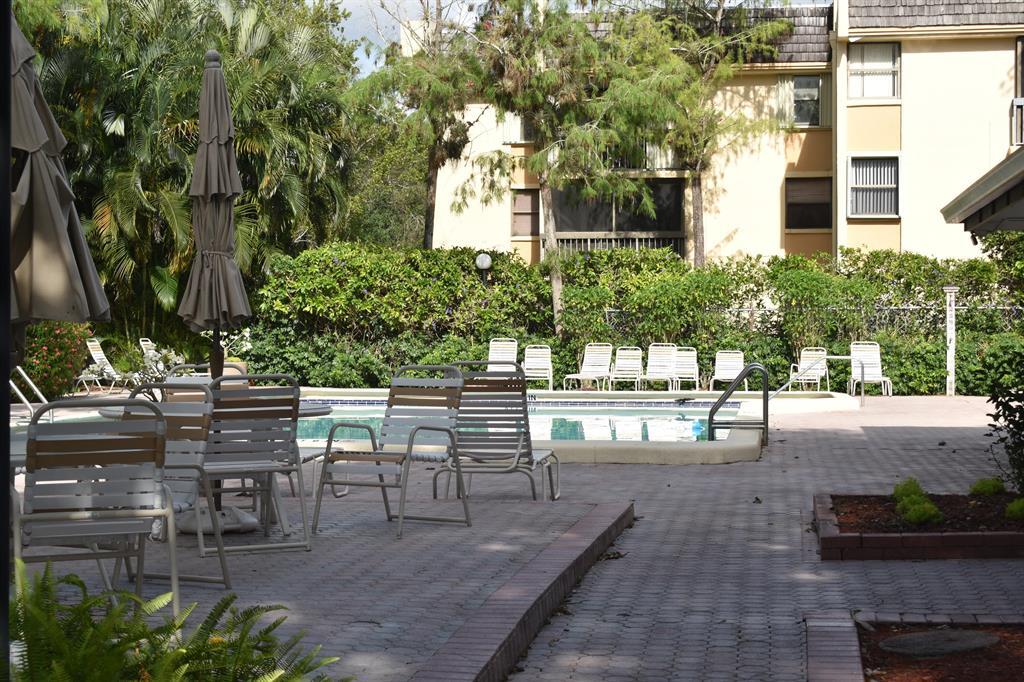 GREENGLADES CONDO IV - Residential