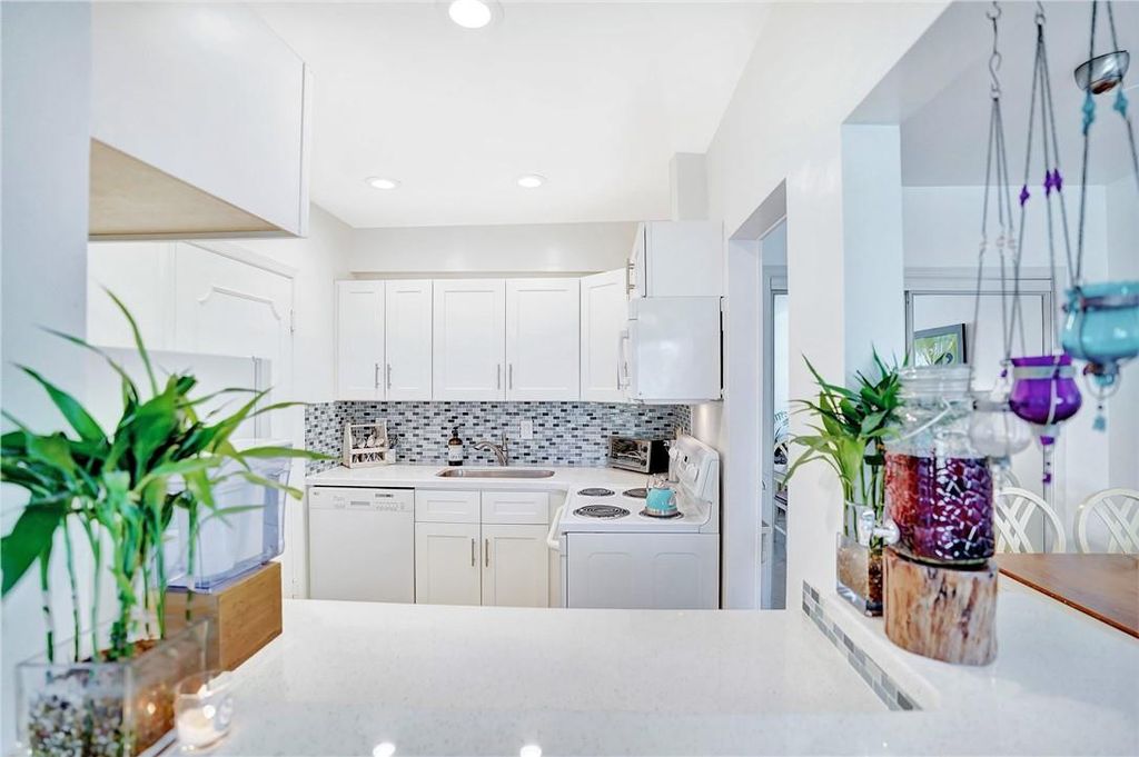 Photo of 5700 NE 22nd Way #322, Fort Lauderdale, FL 33308 (MLS # F10532243)