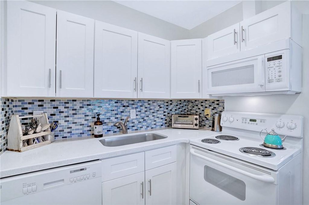 Photo of 5700 NE 22nd Way #322, Fort Lauderdale, FL 33308 (MLS # F10532243)