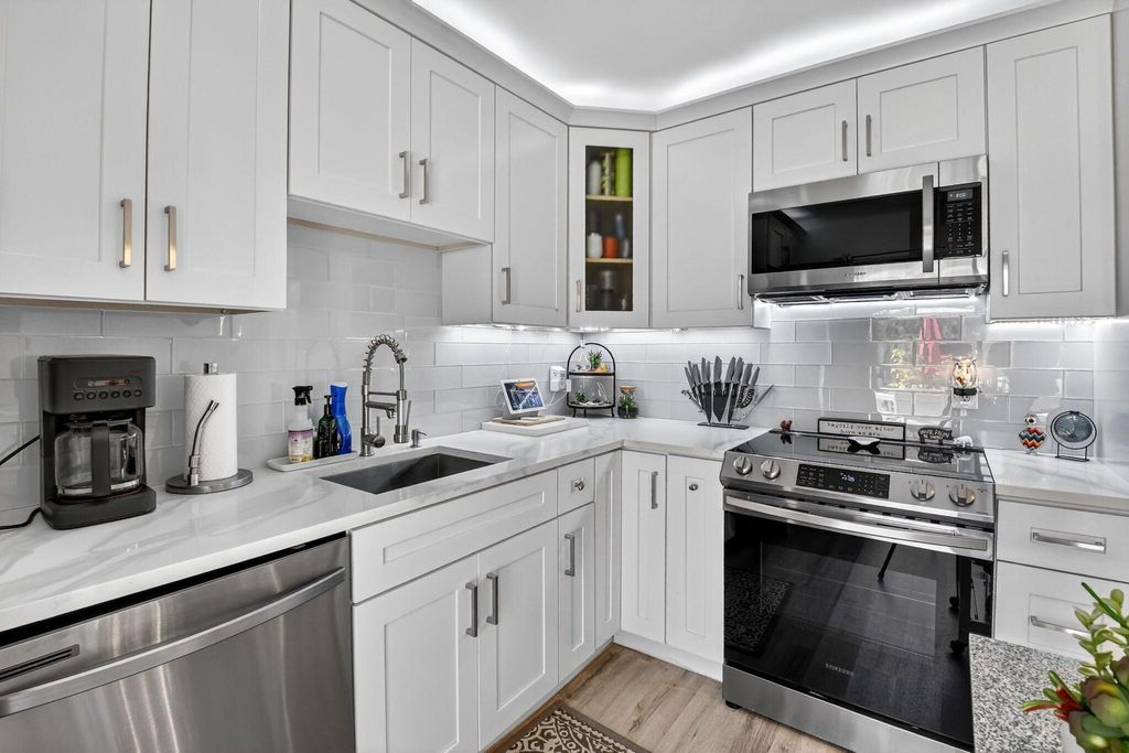 Photo of 3311 Spanish Wells Drive #48-D, Delray Beach, FL 33445 (MLS # R11102339)