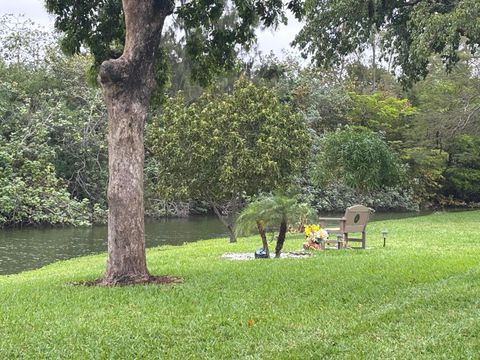 66 Windsor D West Palm Beach FL 33417