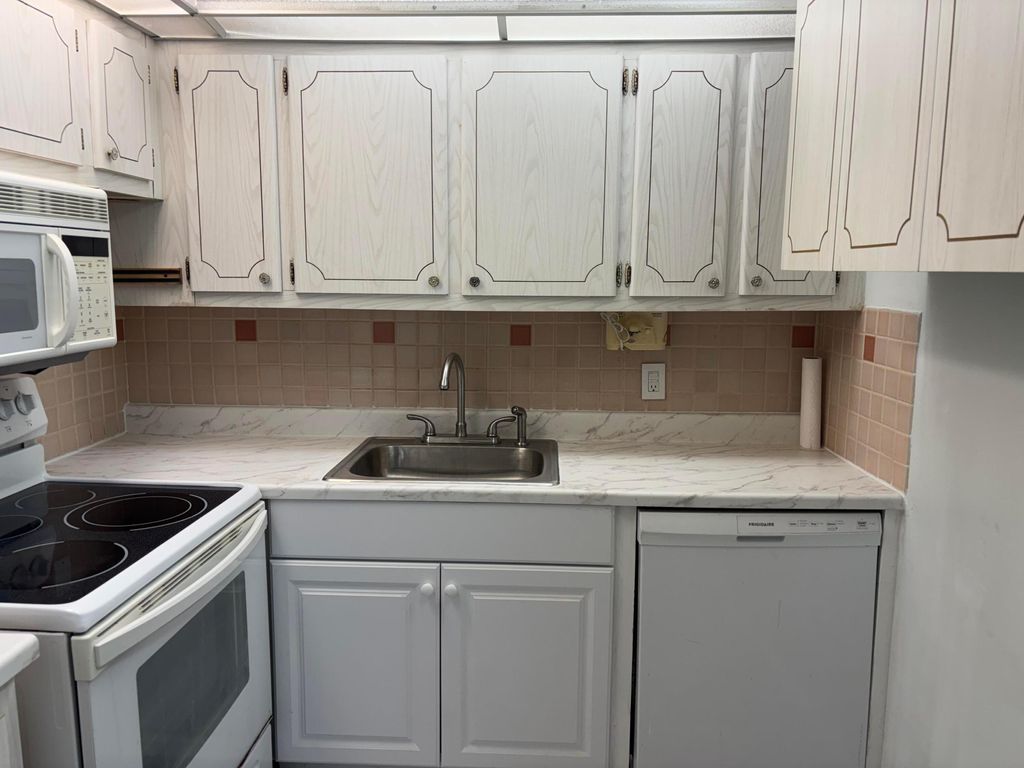 Photo of 66 Windsor D, West Palm Beach, FL 33417 (MLS # B26003944)