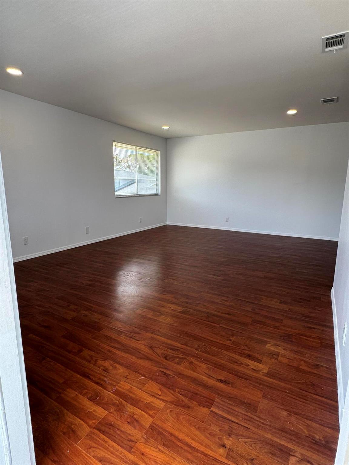 107 E Tiffany Drive 4