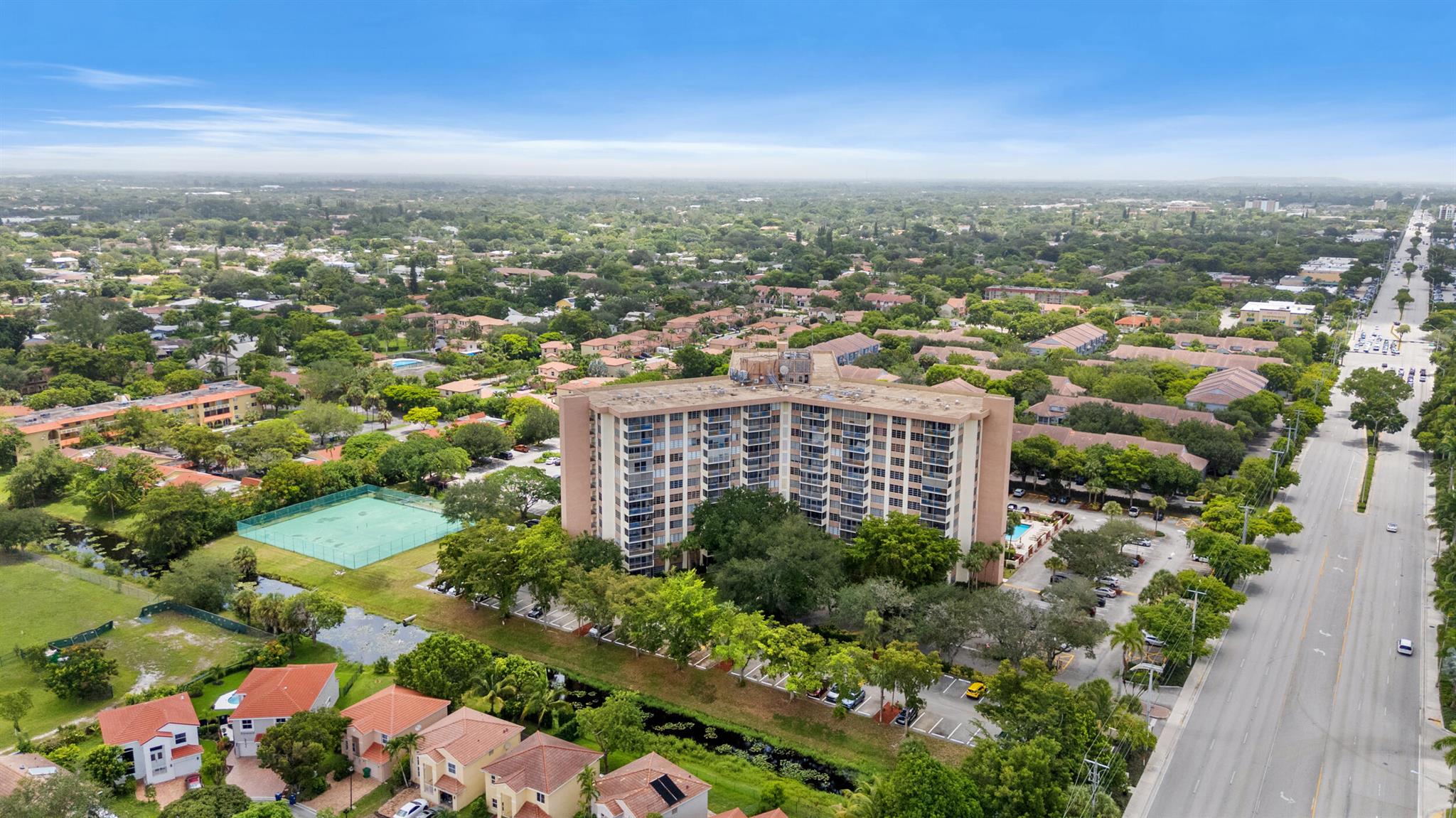 COUNTRY CLUB TOWER OF COR - Residential