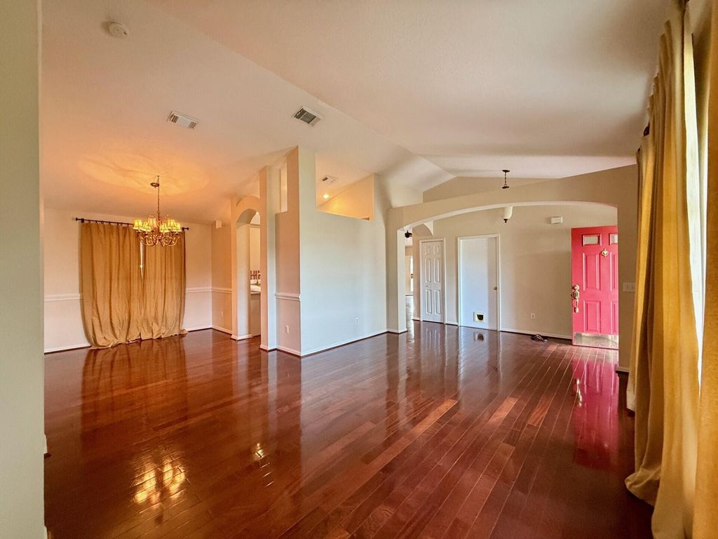 Photo of 722 SE Majestic Terrace, Port St Lucie, FL 34953 (MLS # R11049565)