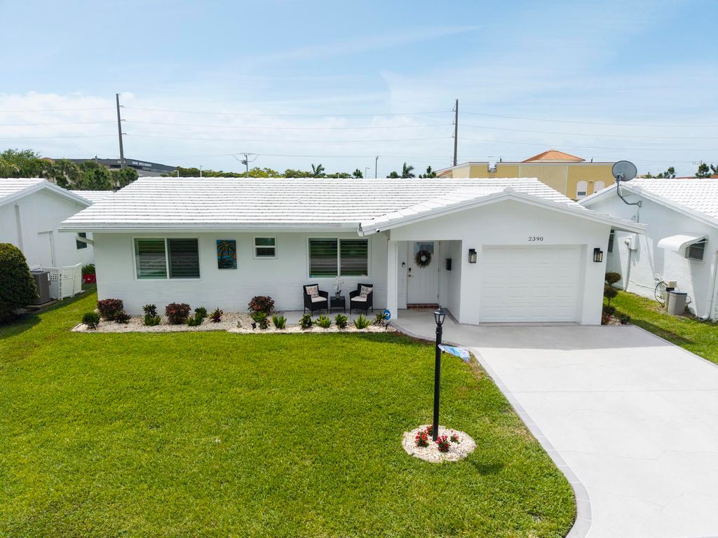 Photo of 2390 SW 14th Avenue, Boynton Beach, FL 33426 (MLS # B26010045)