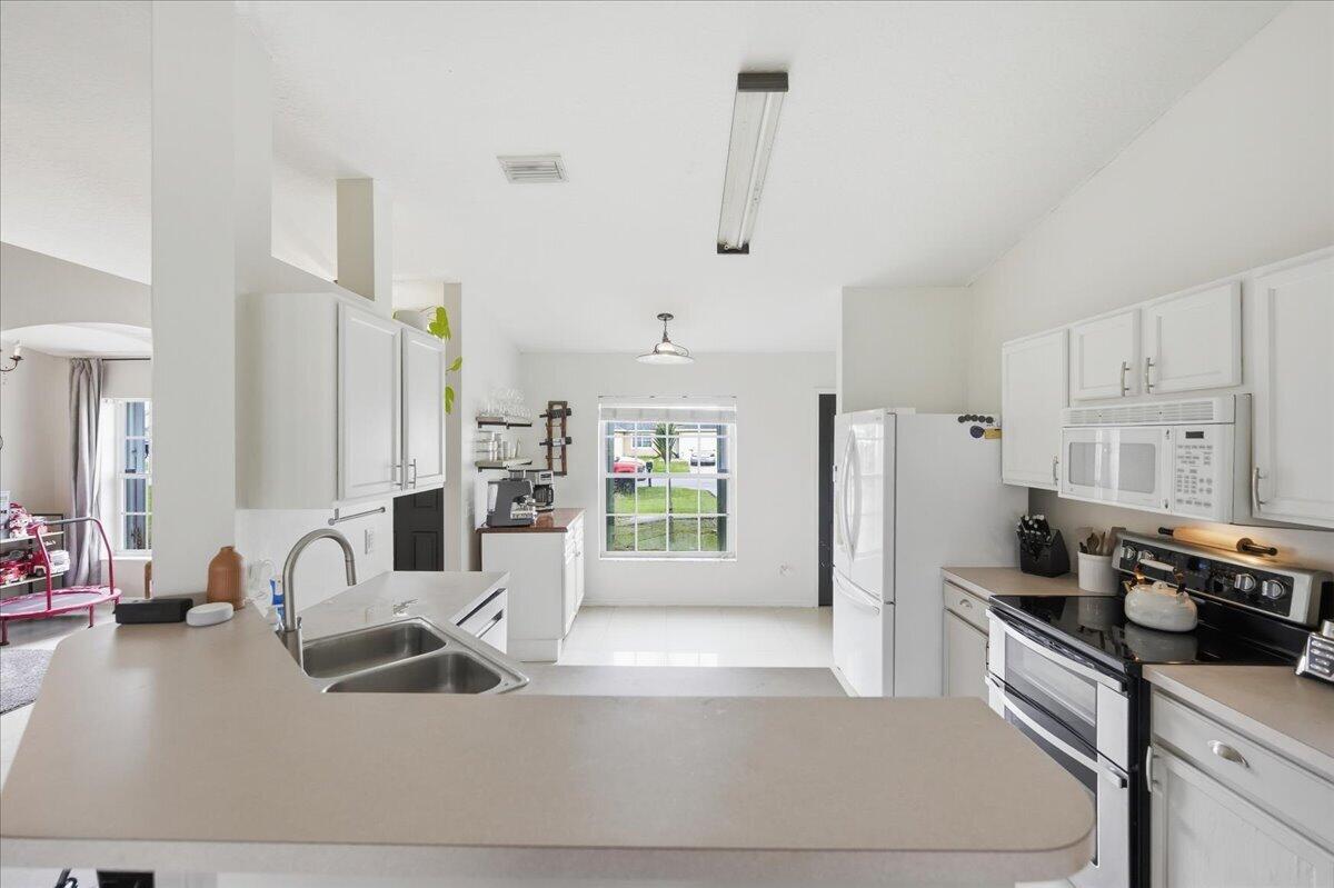 PORT ST LUCIE SECTION 48 1ST REPLAT - Residential