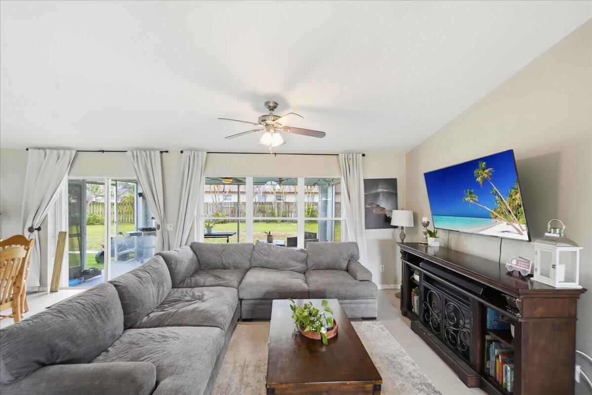 PORT ST LUCIE SECTION 48 1ST REPLAT - Residential