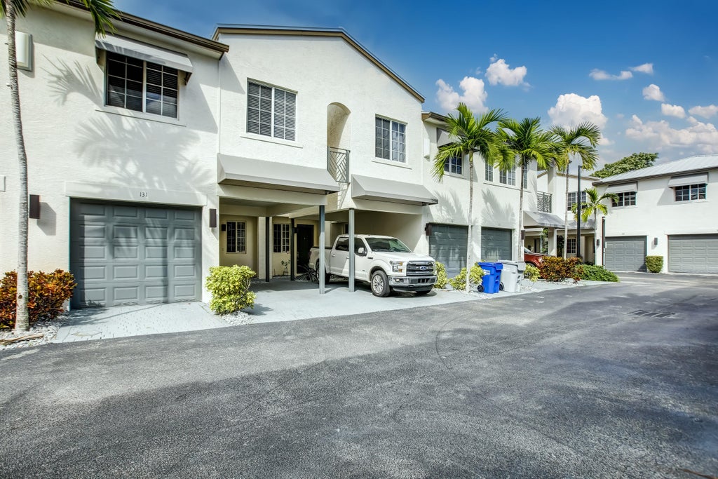 Photo of 131 S East 7th Way #131, Pompano Beach, FL 33060 (MLS # B26074129)