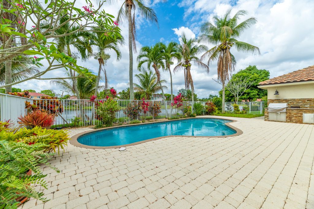 Photo of 712 Verona Court, Weston, FL 33326 (MLS # B26019394)