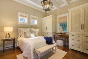 PALM BEACH SHORE ACRES - Residential