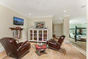 PALM BEACH SHORE ACRES - Residential