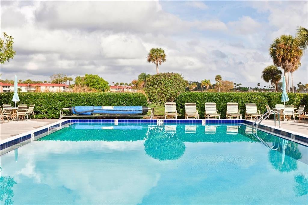 Photo of 40 Vis Gdns Trail, Vero Beach, FL 32962 (MLS # B26038412)