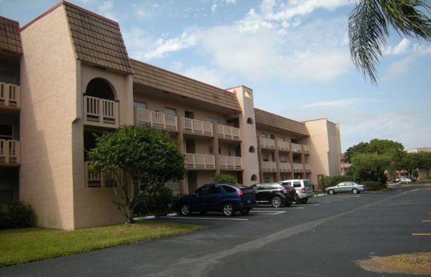 55+ Community, 2/2 Ready to move in, 1st floor corner unit with convenient parking. Tile and laminate floors throughout, remodeled kitchen, impact windows, great water views from screened in patio with accordion shutters. 
Private entrance.  Furniture offered for sale separately.  Patio has great water views.  Roof assessment to be paid at closing by Seller. Ready for you to move right in!  MAIN CLUBHOUSE, SAUNAS, BBQ, PICNIC AREAS, BILLIARDS, THEATER, CABANAS, COURTESY BUSSES, INDOOR AND OUTDOOR POOLS AND FITNESS ROOM IN THE SOUGHT AFTER SUNRISE LAKES PHASE III.  JUST LISTED, WON'T LAST!