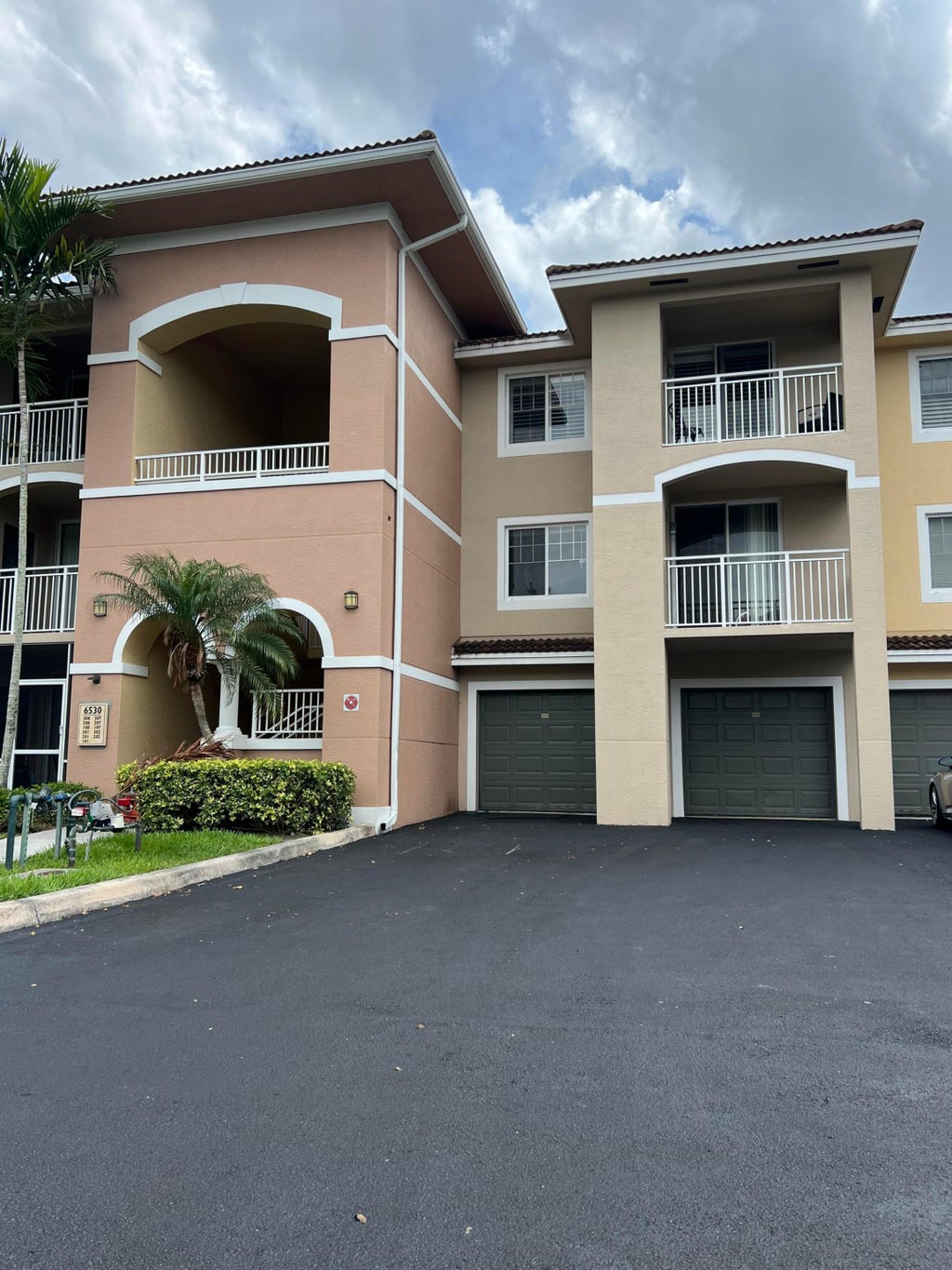Photo of 6394 Emerald Dunes Drive #202, West Palm Beach, FL 33411 (MLS # R11017198)