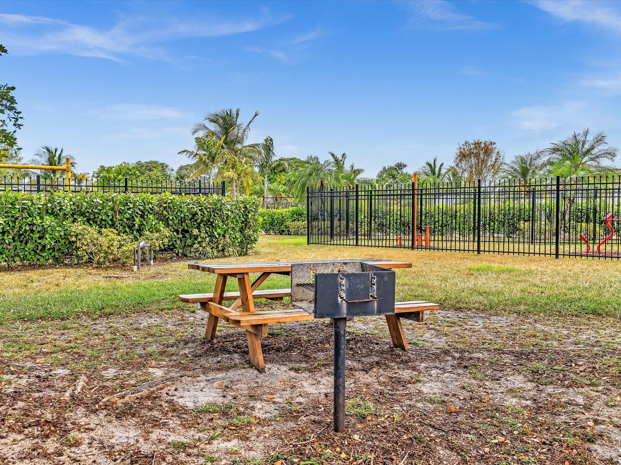 MAINLANDS OF TAMARAC LAKES - Residential