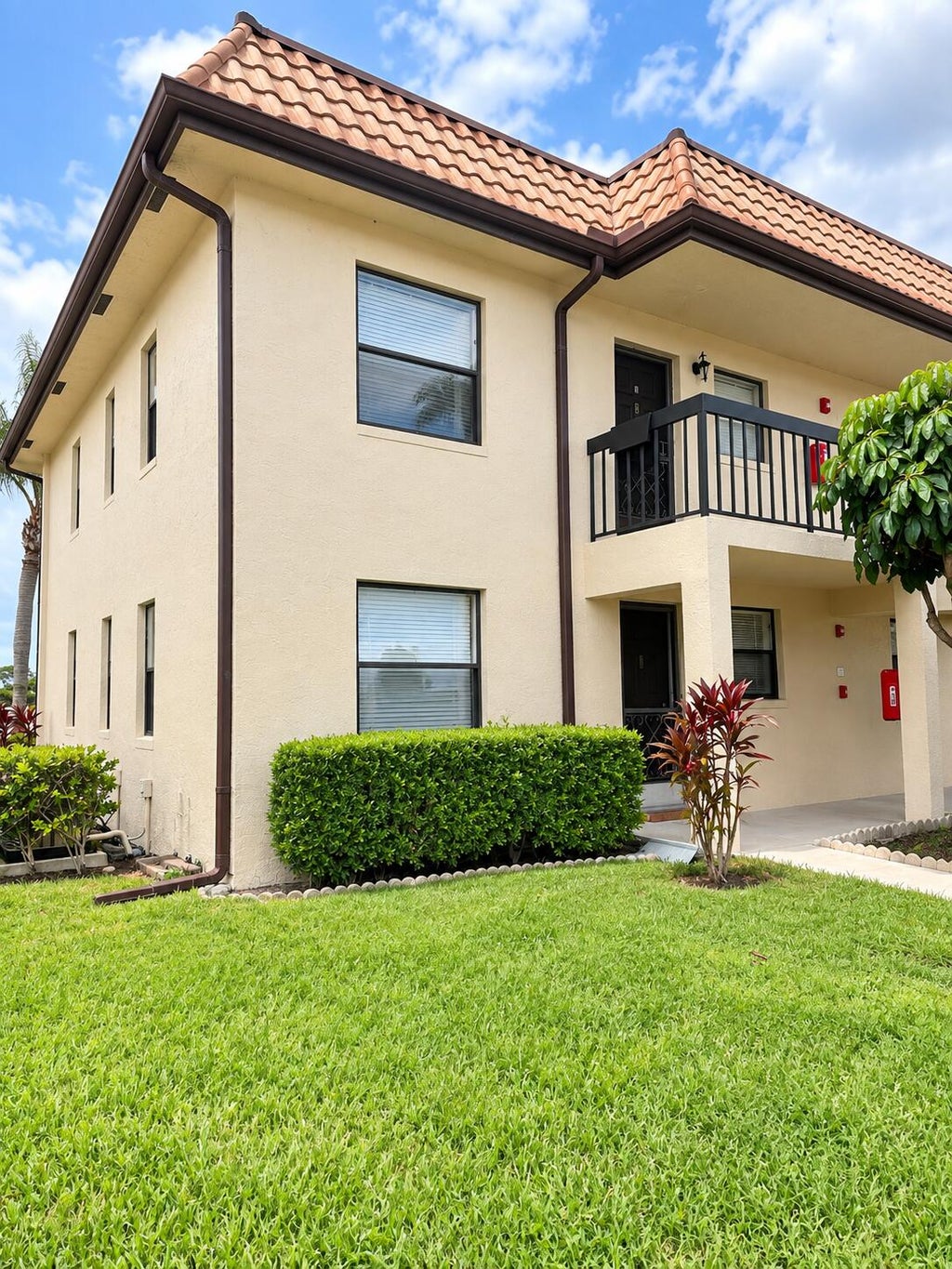 Photo of 7101 GOLF COLONY Court #101, Lake Worth, FL 33467 (MLS # B26078652)