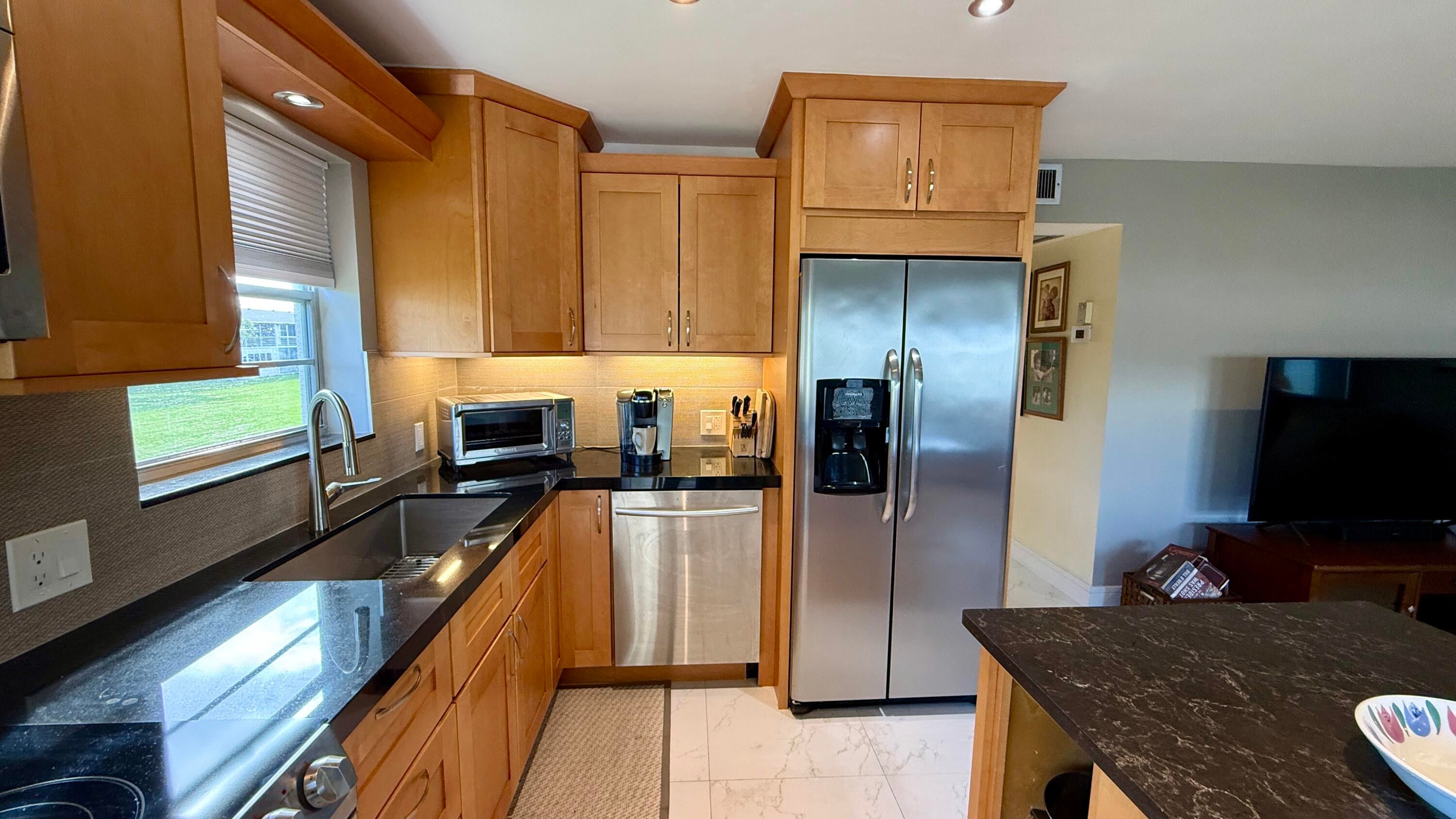 216 FARNHAM I