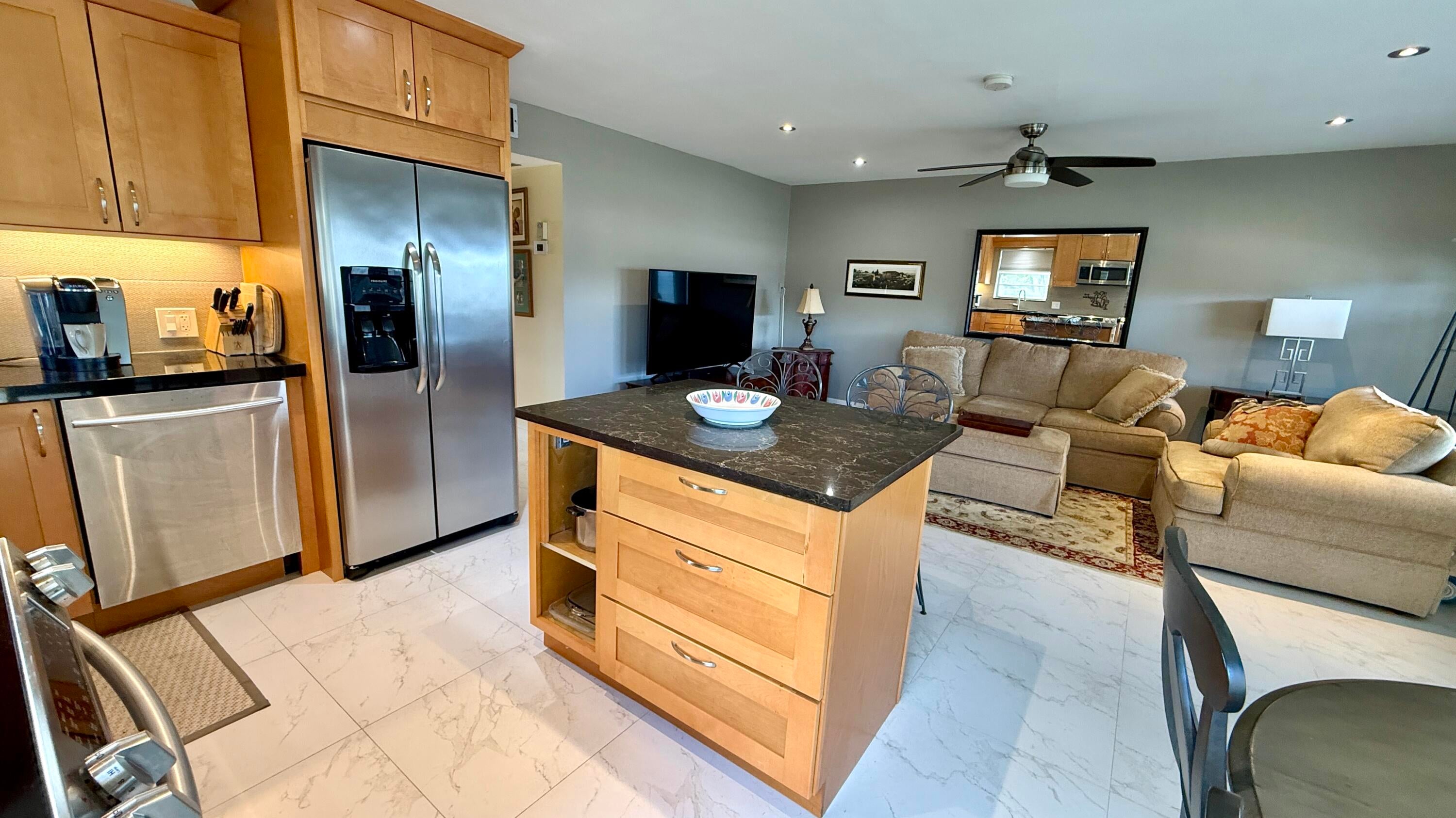 216 FARNHAM I