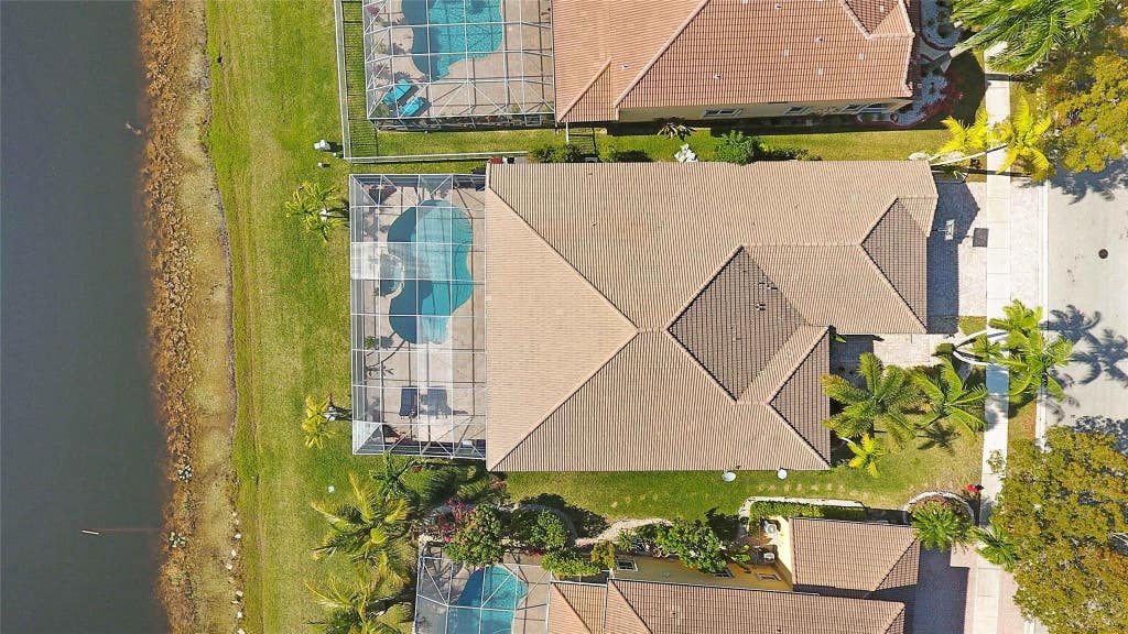 Photo of 1182 PEREGRINE Way, Weston, FL 33327 (MLS # B26060156)