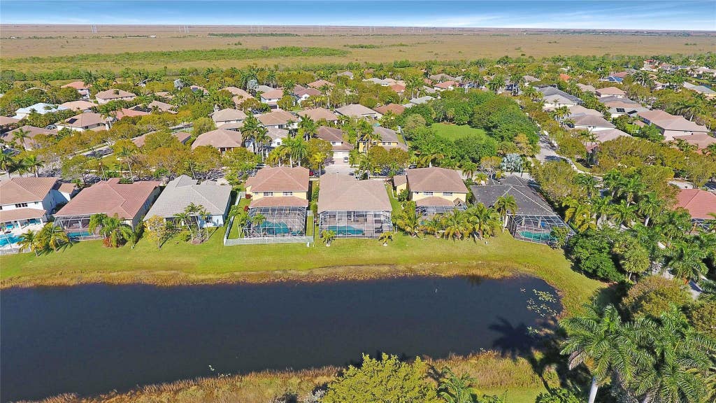 Photo of 1182 PEREGRINE Way, Weston, FL 33327 (MLS # B26060156)