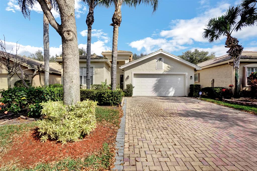 MOTIVATED SELLER! PRICED WAY BELOW MARKET! ALL OFFERS WILL BE CONSIDERED! THIS 3 BEDROOM 2 BATHROOM+DEN.(SOPHIA MODEL) NEWLY PAINTED 55+ VALENCIA POINTE SINGLE FAMILY HOME HAS TILE FLOORING THROUGHOUT THE KITCHEN AND LIVING ROOM AREA. THERE IS CARPET IN TWO BEDROOMS INCLUDING THE MASTER. WOOD FLOORING THROUGHOUT THE FLORIDA ROOM ALONG WITH IMPACT WINDOWS! A OPEN SPACIOUS KITCHEN WITH GRANITE COUNTERTOPS. THE MASTER BEDROOM INCLUDES LARGE CLOSET SPACE AND LARGE BATHROOM.Valencia Pointe has so much to offer! Within the gorgeous luxury clubhouse there is live entertainment ,pickle ball, billiards and a fitness center. Outside the clubhouse they have a stunning resort style pool with ample amounts of comfortable lounge chairs, umbrellas, and tennis courts. Hurry this won't last long!