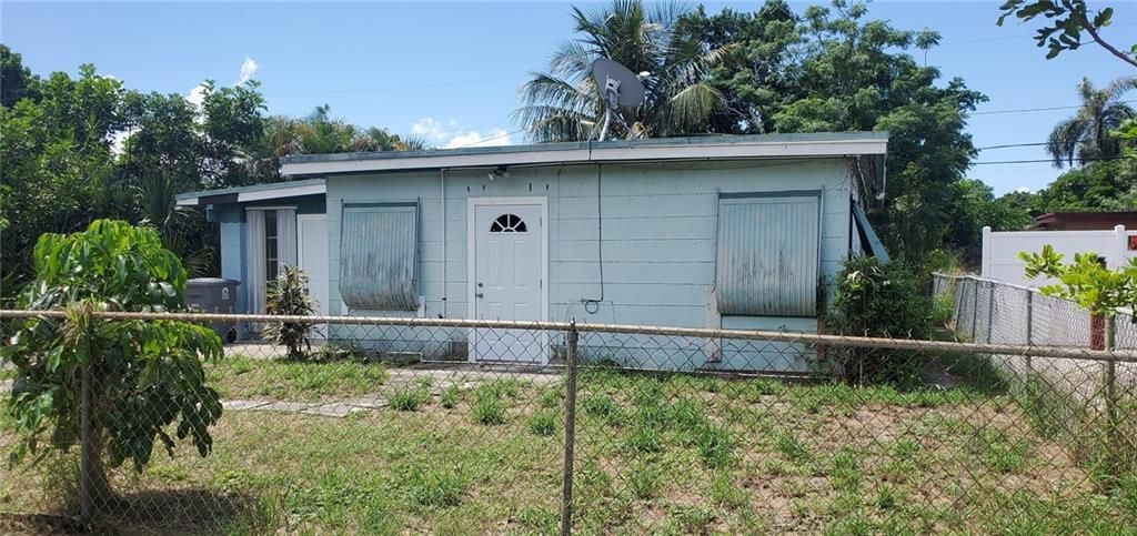 Photo of 1064 Highview Rd, Lantana, FL 33462 (MLS # F10295976)