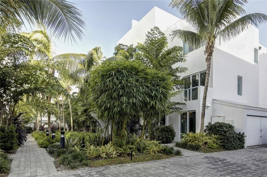 One of only 6 larger, end units, well-cared for, ultra modern townhouse conveniently close to Las Olas shopping, dining and Fort Lauderdale Beach features high end finishes and a rooftop terrace overlooking downtown Fort Lauderdale.  Expansive and open, European flair, with stainless steel appliances, gorgeous fixtures, well maintained.  Private townhome comes with a first floor bedroom, custom closets, marble master bath, and a 470 sf garage.  Historical rents >$3,000 per mo.