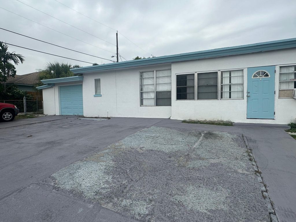 Photo of 721 N A Street, Lake Worth Beach, FL 33460 (MLS # R11004304)