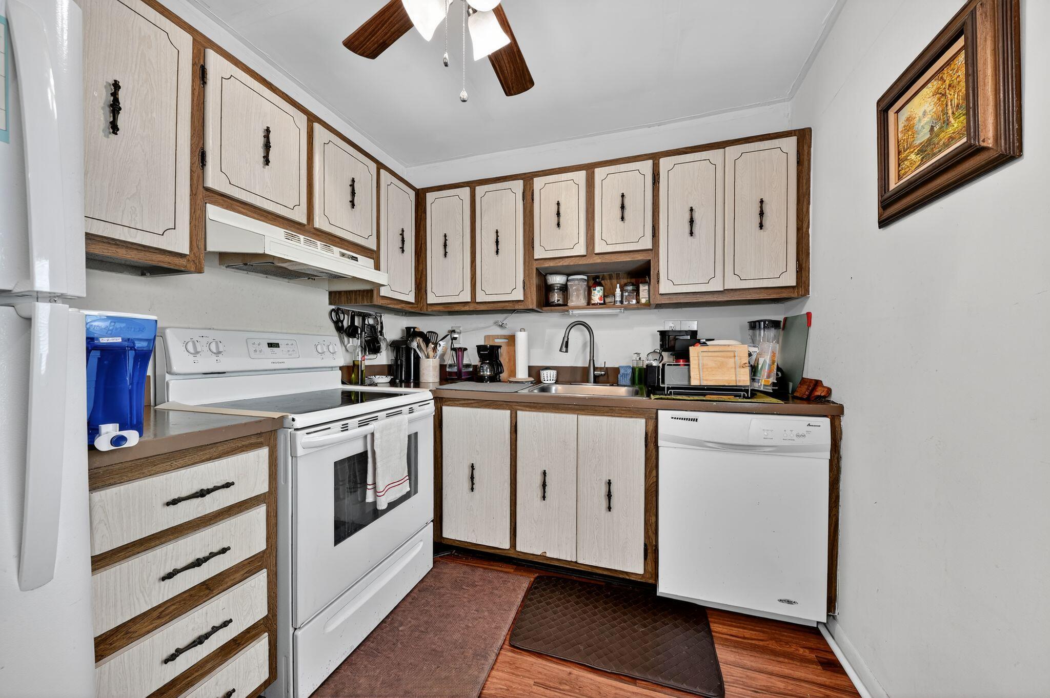 KINGS POINT CAPRI CONDOS - Residential