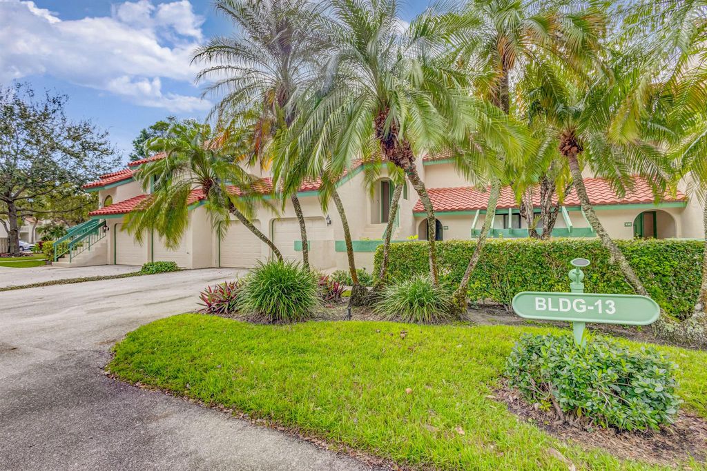 Photo of 13 Lexington Lane E #F, Palm Beach Gardens, FL 33418 (MLS # R11086226)