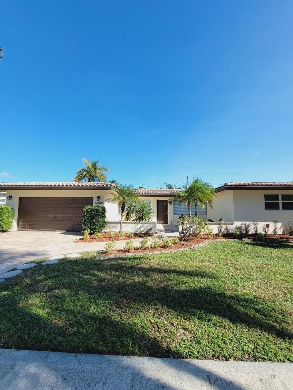 Photo of 5960 NE 22nd Terrace, Fort Lauderdale, FL 33308 (MLS # R10933802)