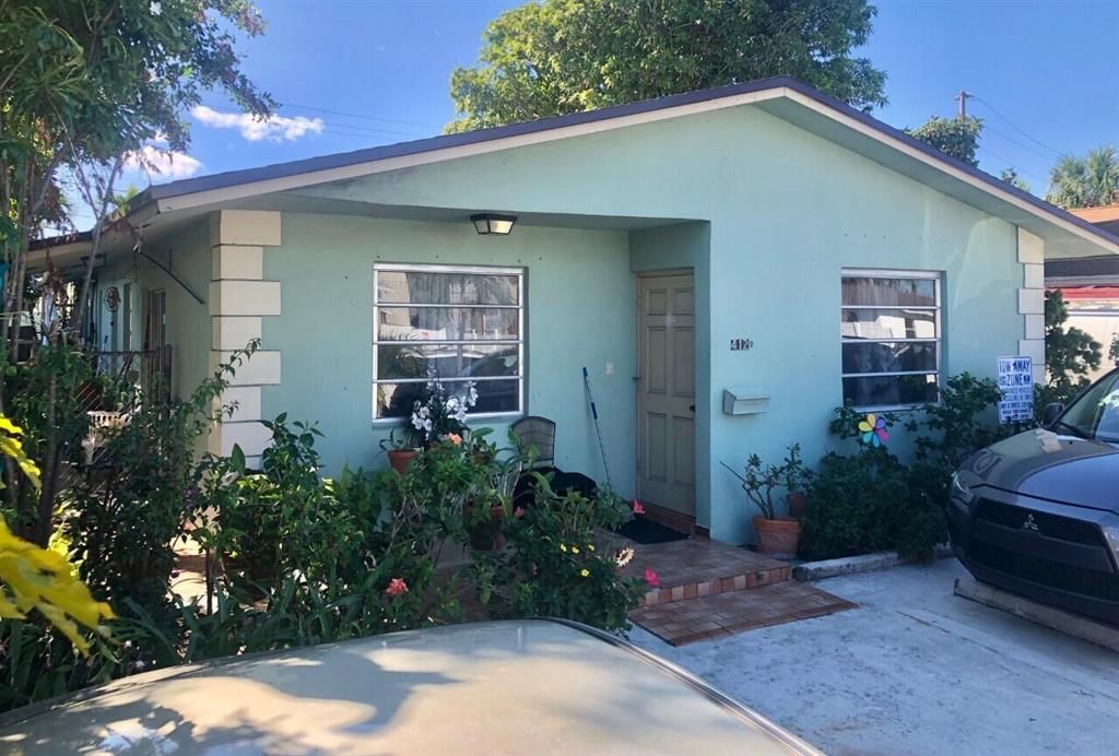 Photo of 412 Conniston Road, West Palm Beach, FL 33405 (MLS # R10754525)
