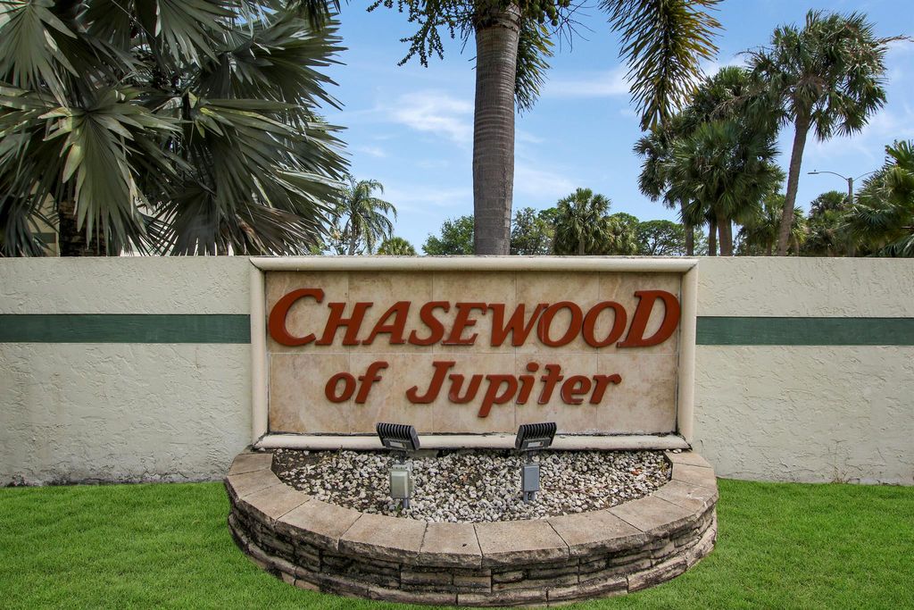 Photo of 6547 Chasewood Drive #G, Jupiter, FL 33458 (MLS # R10918219)