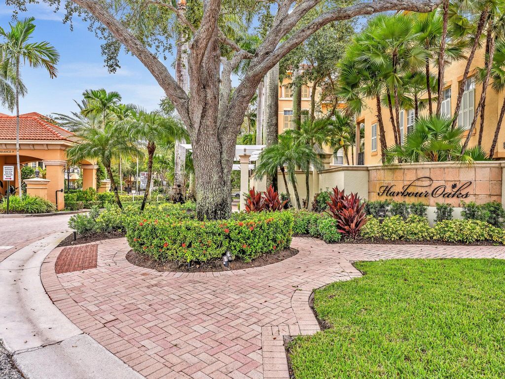 Photo of 2751 Ravella Way, Palm Beach Gardens, FL 33410 (MLS # R11121718)