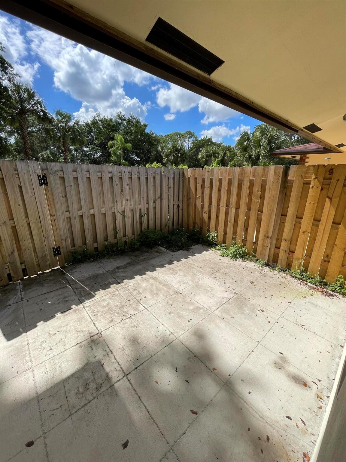 WESTCHESTER TOWNHOUSES - Residential