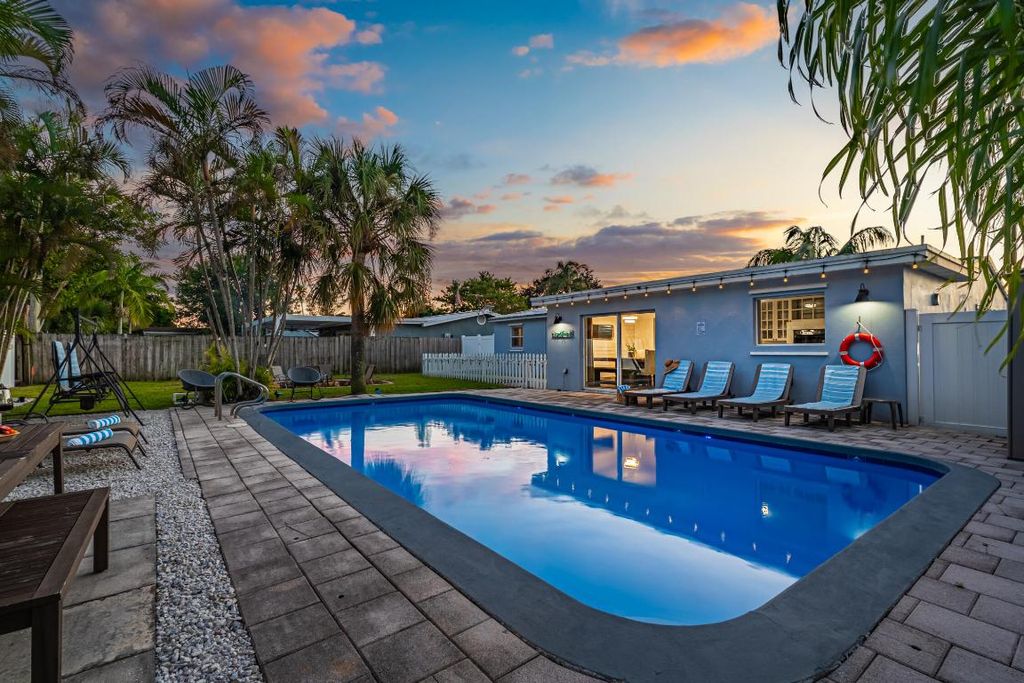 Photo of 19165 SE Homewood Avenue, Jupiter, FL 33469 (MLS # R11136656)