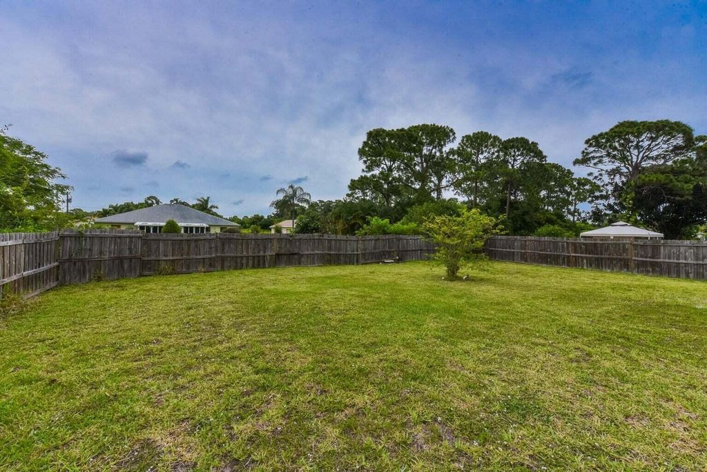 Photo of 565 SE Thornhill Drive, Port Saint Lucie, FL 34983 (MLS # R11050574)