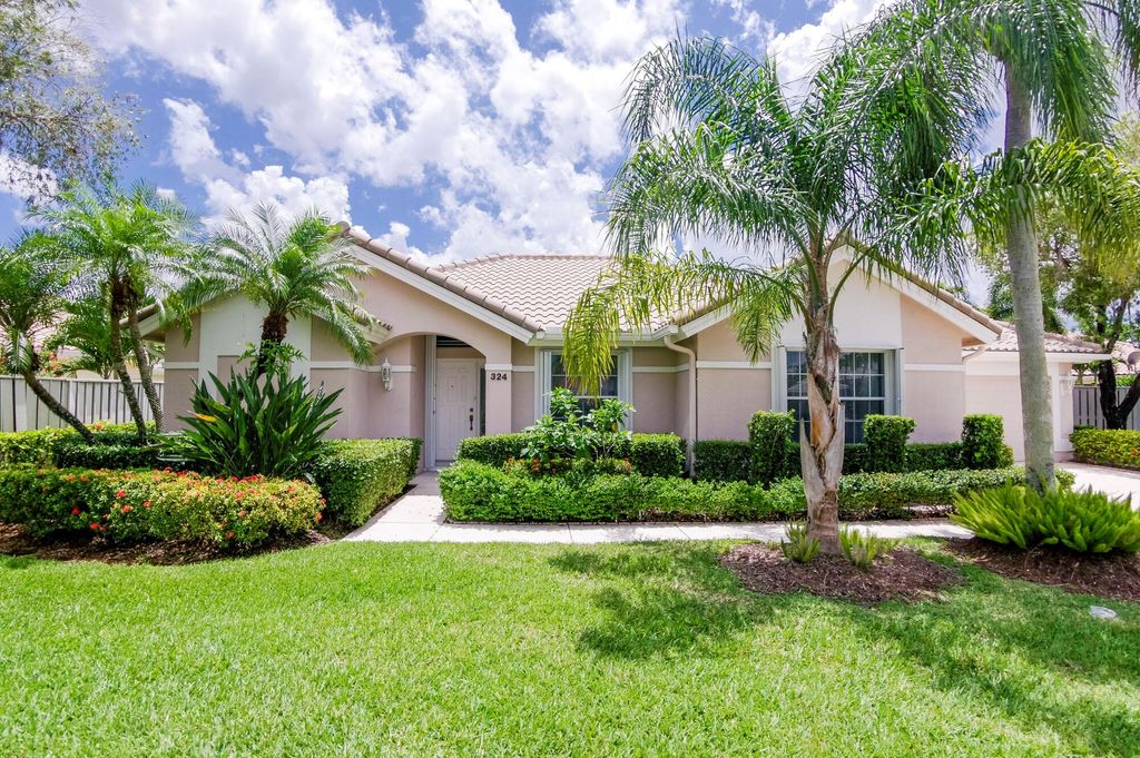 Photo of 324 Eagleton Golf Drive, Palm Beach Gardens, FL 33418 (MLS # R10892970)