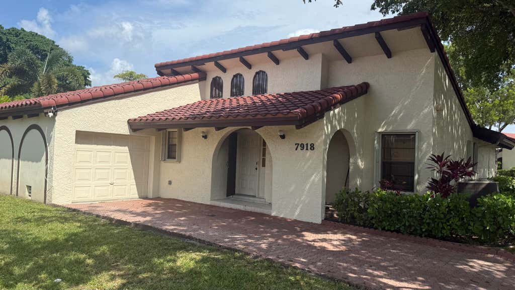 Photo of 7918 HIBISCUS Circle #59, Tamarac, FL 33321 (MLS # B26068366)