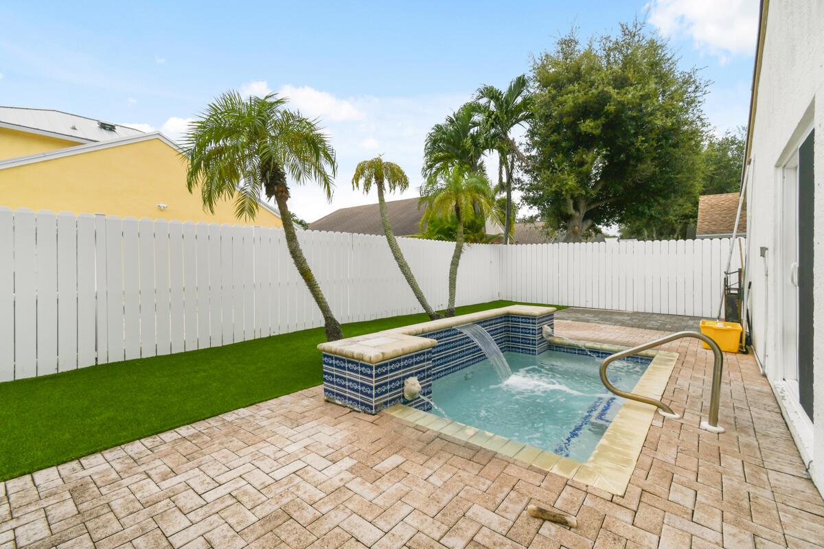 102 Pennock Landing Circle