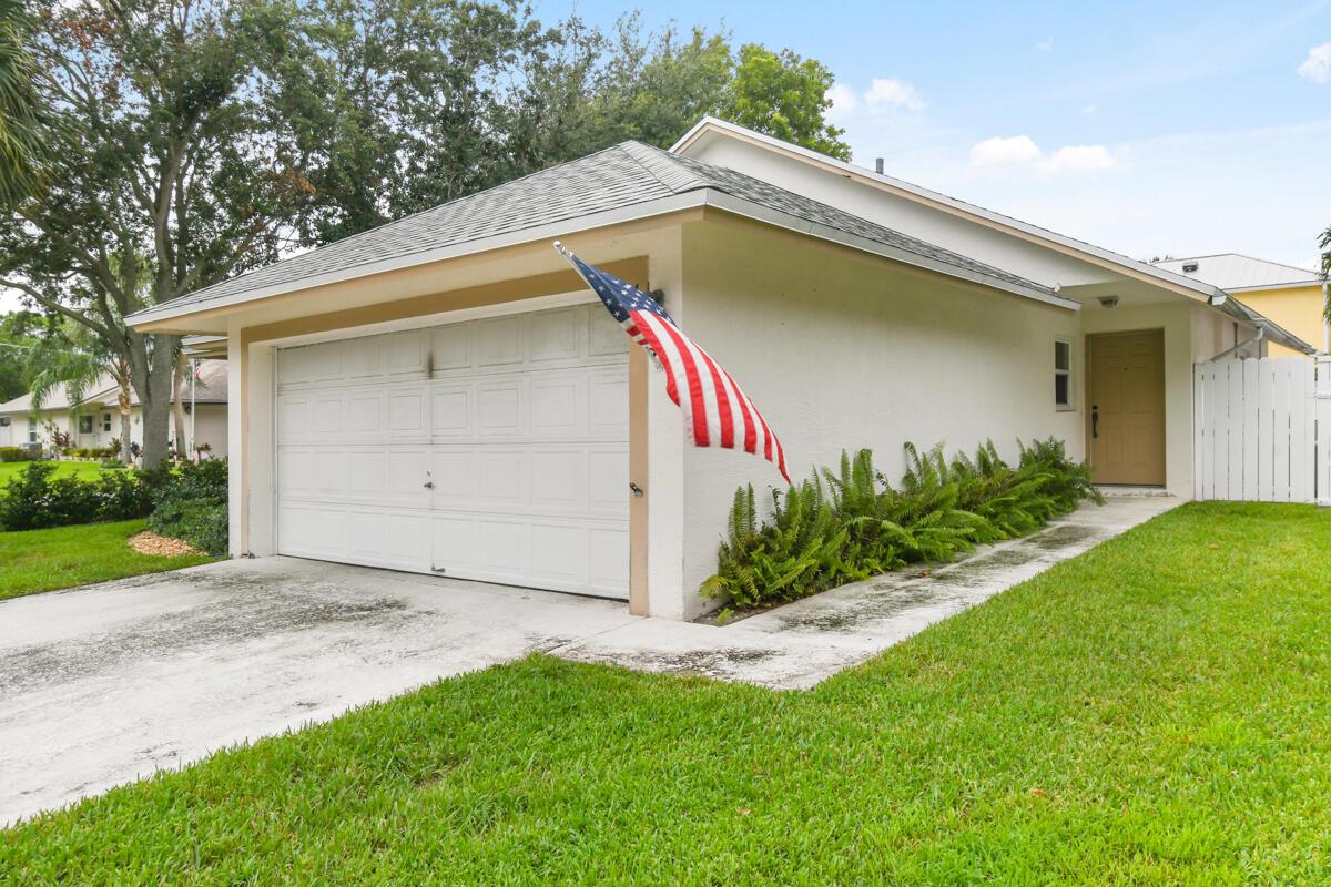 102 Pennock Landing Circle