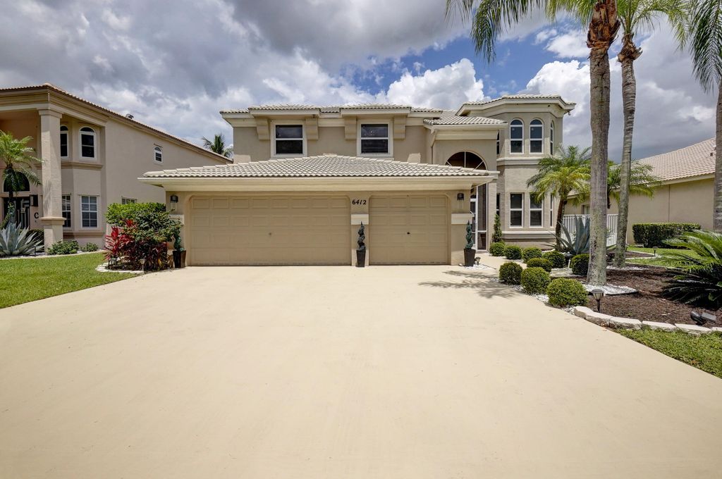 Photo of 6412 Stonehurst Circle Cir, Lake Worth Beach, FL 33467 (MLS # R10807297)