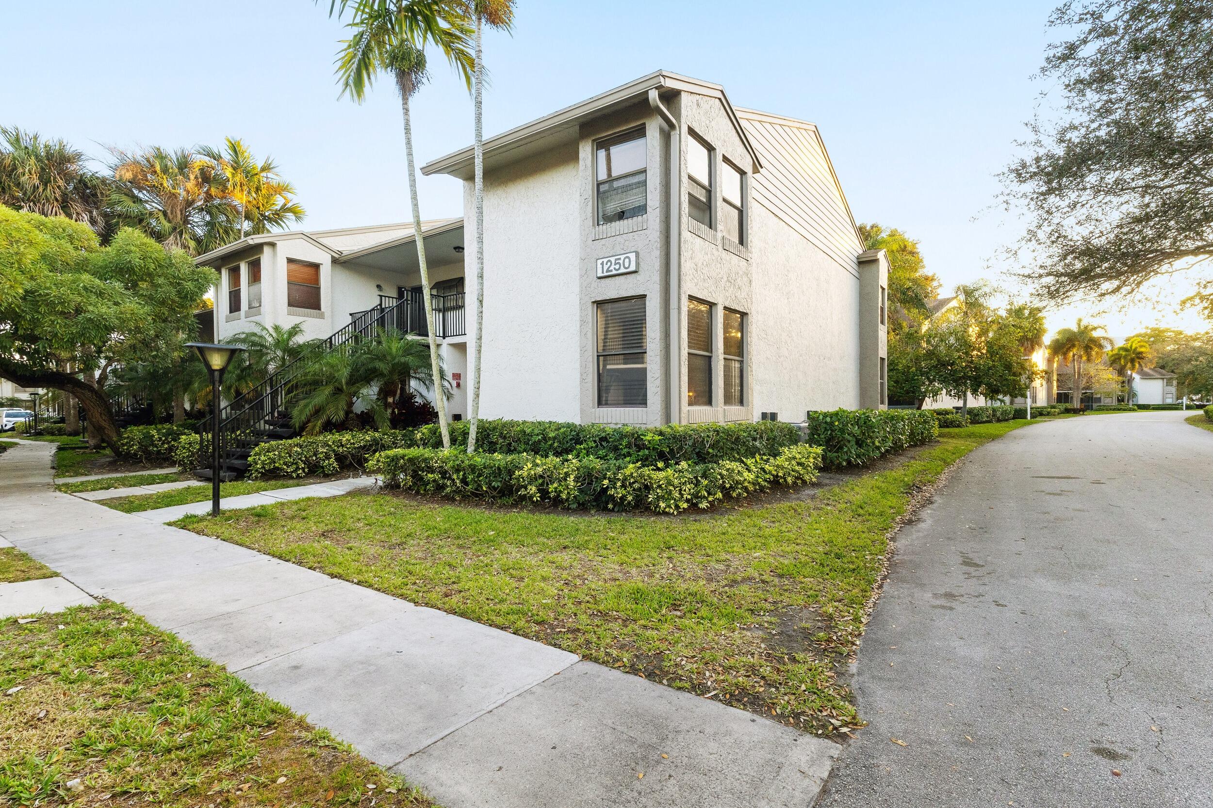 VILLAS AT MEADOW LAKES CONDO - Residential