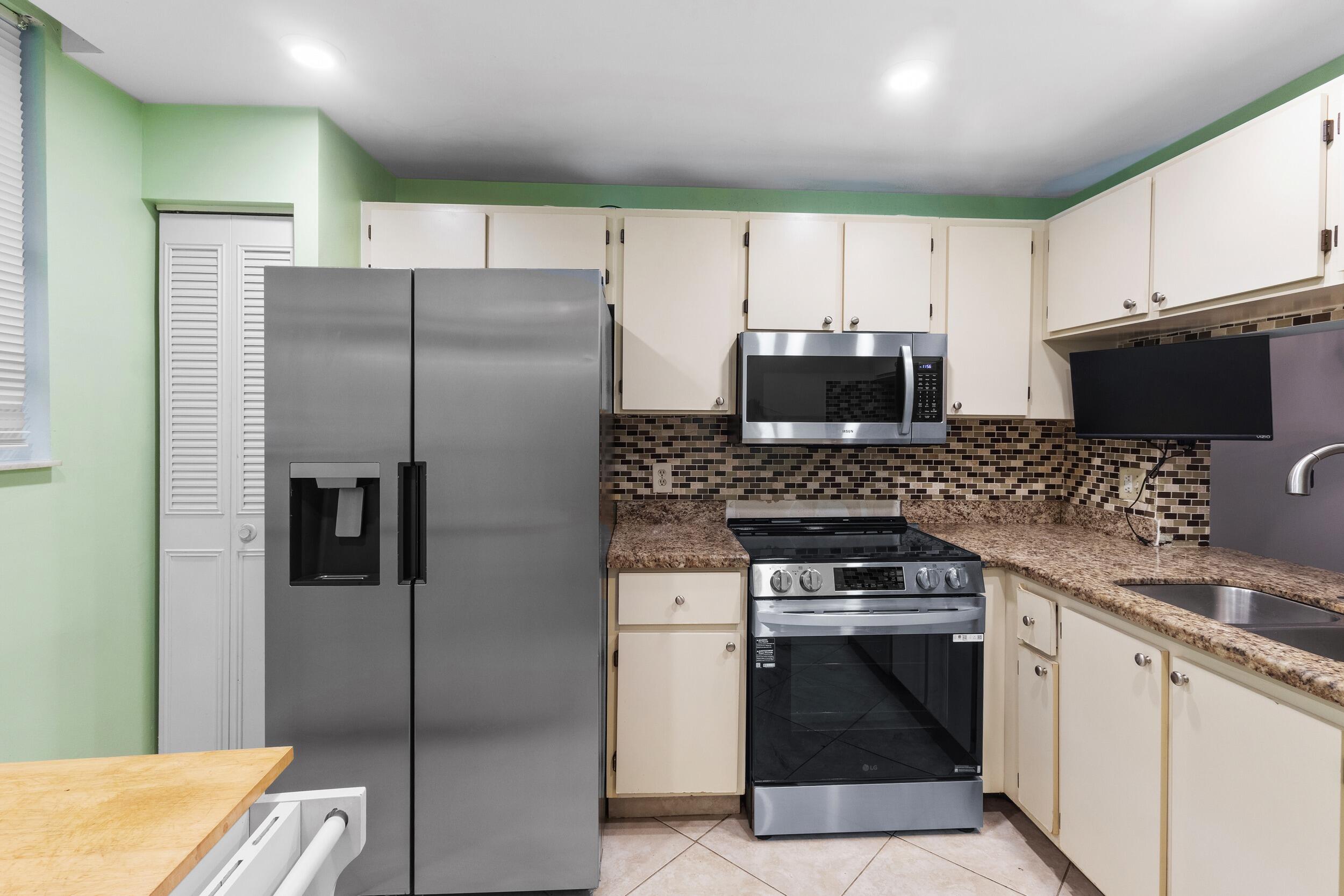 VILLAS AT MEADOW LAKES CONDO - Residential