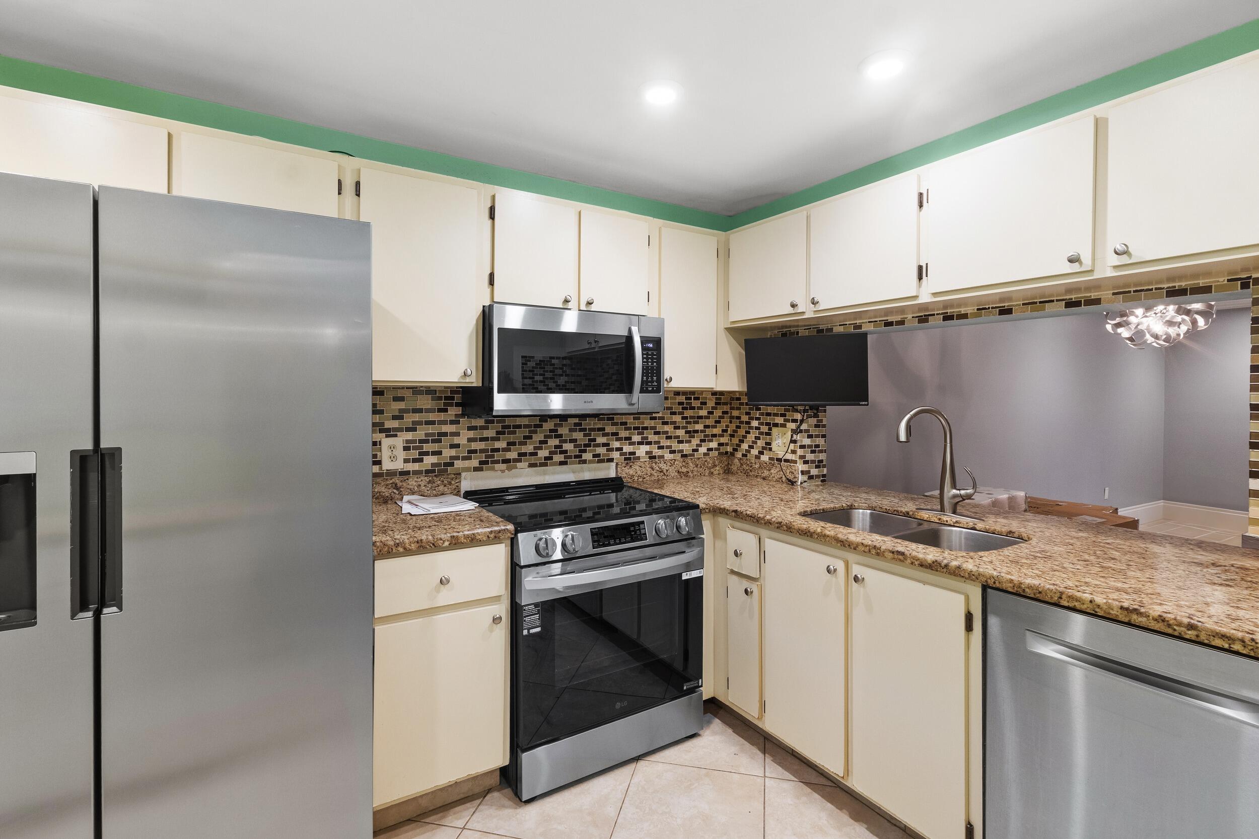 VILLAS AT MEADOW LAKES CONDO - Residential