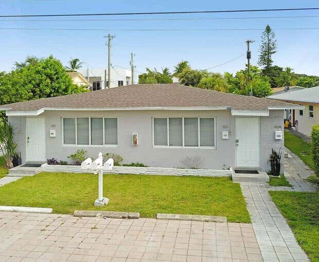 Photo of 413 SE 23RD Street, Fort Lauderdale, FL 33316 (MLS # B26068743)