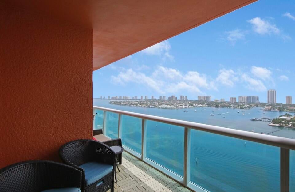 2640 LAKE SHORE Drive 2311